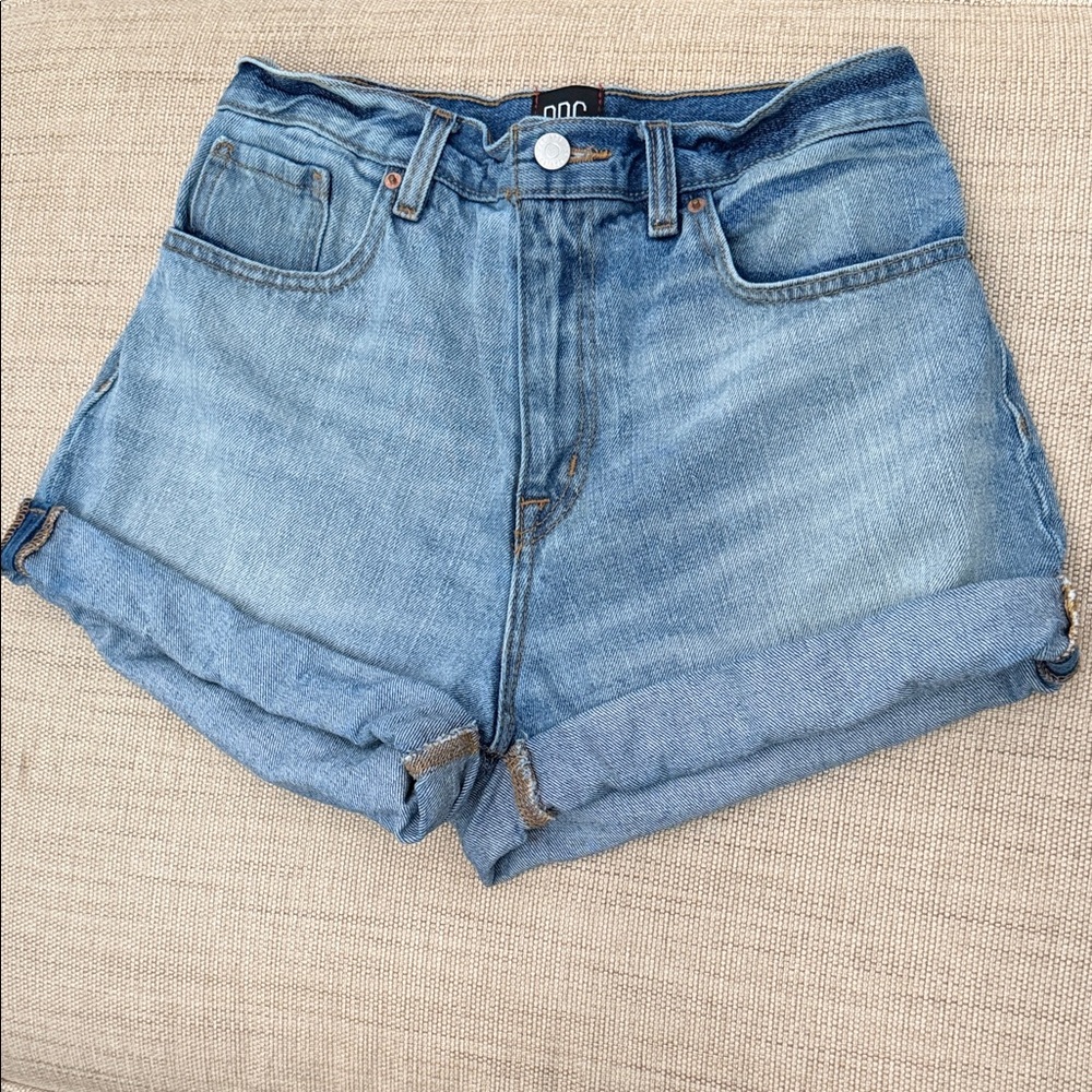 BDG Urban Outfitters Mom High-Rise Jean Shorts Rolled Hem 5 Pocket Zipper Fly 27